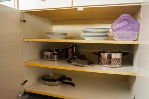 Η κουζίνα ή μικρή κουζίνα στο Ferienwohnung Schimmer mit Bergblick im ruhigen, naturverbundenen Ferienpark Vorauf, Siegsdorf +12 φωτογραφίες