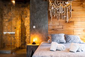 Postel nebo postele na pokoji v ubytování Alex Surf Hostel
