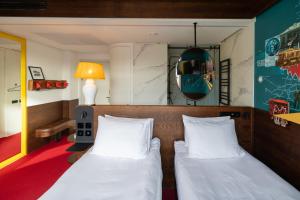 Postel nebo postele na pokoji v ubytování !FEST Hotel Rynok Square