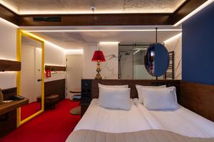 Postel nebo postele na pokoji v ubytování !FEST Hotel Rynok Square