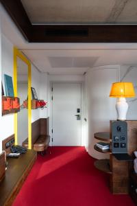Postel nebo postele na pokoji v ubytování !FEST Hotel Rynok Square