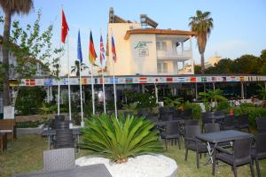 A restaurant or other place to eat at Hotel Dream Of Side