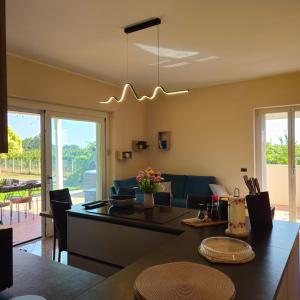 a kitchen and living room with a table and chairs at S'Home - Villa nel Verde fuori Roma - Alloggio Sostenibile in Aprilia