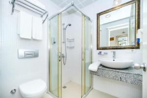 A bathroom at Villa Sunflower Hotel - All Inclusive