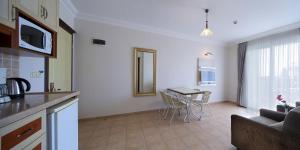 A kitchen or kitchenette at Villa Sunflower Hotel - All Inclusive