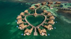 蒙特哥贝Sandals Royal Caribbean All Inclusive Resort & Private Island - Couples Only的海洋中央的一个心形岛屿