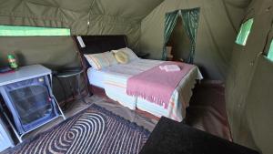 Ένα ή περισσότερα κρεβάτια σε δωμάτιο στο Riverbend Camp - Self-catering Luxury Glamping Tent