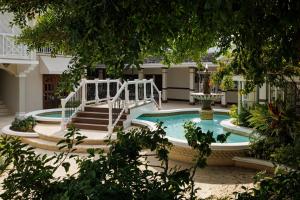 Sandals Royal Caribbean All Inclusive Resort & Private Island - Couples Only内部或周边的泳池