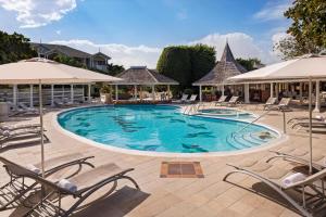 Sandals Royal Caribbean All Inclusive Resort & Private Island - Couples Only内部或周边的泳池