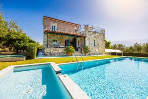 Πισίνα στο ή κοντά στο Villa Dimitris