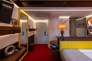 Postel nebo postele na pokoji v ubytování !FEST Hotel Rynok Square