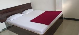 Gallery image of Sai Ganesh Guest House in Shirdi +7 photos