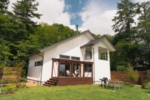 a house with two dogs in the window of it at 一棟貸切Azumino36Stay 安曇野の静かな隠れ家 貸切サウナ BBQ 絶景テラス in Azumino