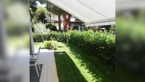 a garden viewed from the outside of a building at Homiday - Luminoso in Pineto