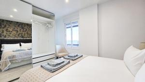 A bed or beds in a room at Vistas al mar - Primera línea playa de Malagueta