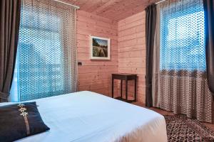 Ένα ή περισσότερα κρεβάτια σε δωμάτιο στο Au Rascard - Chalet d'hôtes