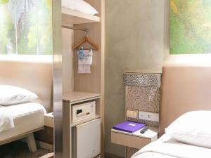 Postel nebo postele na pokoji v ubytování Mercure Kuta Bali