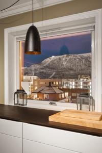 Utsikt mot fjell, enten fra villaen eller fra et annet sted