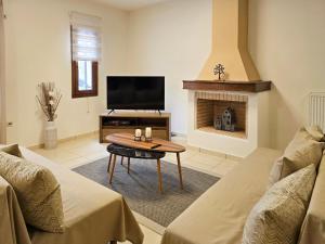 TV a/nebo společenská místnost v ubytování Master Residence Lavrion
