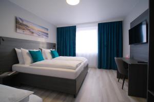 Postel nebo postele na pokoji v ubytování Hotel Kiel by MELIO
