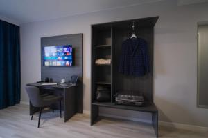 TV a/nebo společenská místnost v ubytování Hotel Kiel by MELIO