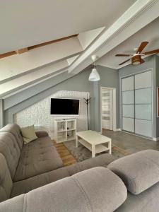 Μια τηλεόραση ή/και κέντρο ψυχαγωγίας στο EASY RENT Apartments- CENTRUM Plac Litewski 2, 24h Check-in