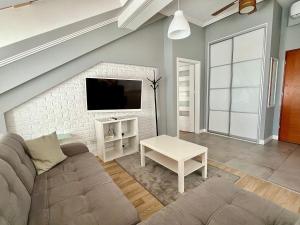 Μια τηλεόραση ή/και κέντρο ψυχαγωγίας στο EASY RENT Apartments- CENTRUM Plac Litewski 2, 24h Check-in