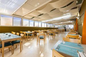 Restaurace v ubytování IFA Altamarena by Lopesan Hotels