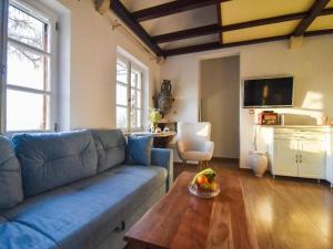 Et opholdsområde på Mediterranean Villa With Pool