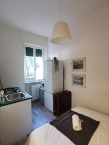 a small kitchen with a sink and a refrigerator at Venezuela in Milan