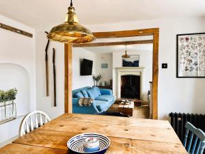 TV a/nebo společenská místnost v ubytování Ivy Cottage sleeps 6 in style