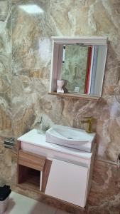 Ένα μπάνιο στο Residencial Paraíba Casa M F