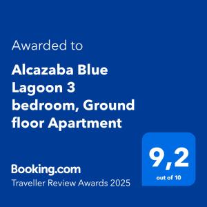 niebieski znak ze słowami aktywowanymi do alaza blue lagun brownrow w obiekcie Alcazaba Blue Lagoon 3 bedroom, Ground floor Apartment w mieście Estepona