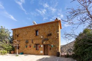 Το κτήριο όπου στεγάζεται  the country house