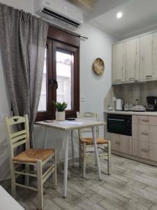 A kitchen or kitchenette at Green House Skiathos