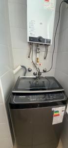 ภาพในคลังภาพของ Linda instalación con estacionamiento ในลอสอังเคเลส