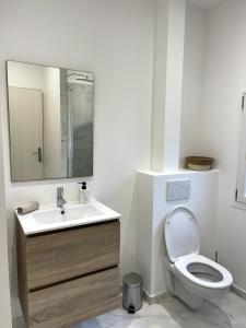 Koupelna v ubytování Joli 2 pièces avec terrasse, proche mer