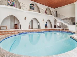 La alberca dentro o cerca de Addo Riverside Manor