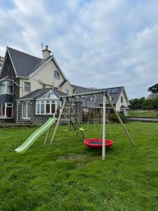 Ο χώρος παιχνιδιού για παιδιά στο Scartagh House, Scartagh, Clonakilty