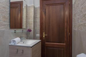 A bathroom at Villetta - Aliterno V5