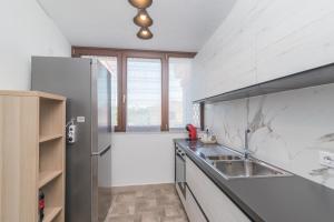 A kitchen or kitchenette at Villetta - Aliterno V5
