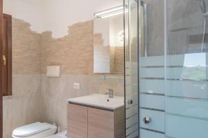 A bathroom at Villetta - Aliterno V5