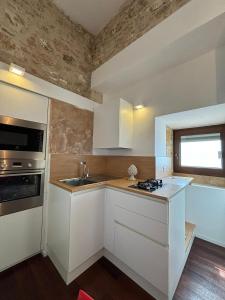 Kuchyň nebo kuchyňský kout v ubytování Torre Scalambri - Montalbano Suite