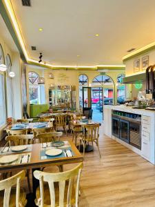 Reštaurácia alebo iné gastronomické zariadenie v ubytovaní Hostal Costa Coruña