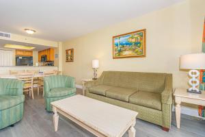 Zona d'estar a Oversized 6BR Multi-Unit Suite-Oceanfront Compass Cove 1216 and 1217