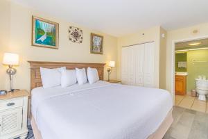 Llit o llits en una habitació de Oversized 6BR Multi-Unit Suite-Oceanfront Compass Cove 1216 and 1217