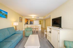 Televisor o centre d'entreteniment de Oversized 6BR Multi-Unit Suite-Oceanfront Compass Cove 1216 and 1217