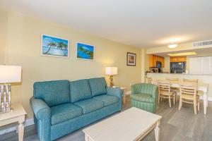 Zona d'estar a Oversized 6BR Multi-Unit Suite-Oceanfront Compass Cove 1216 and 1217