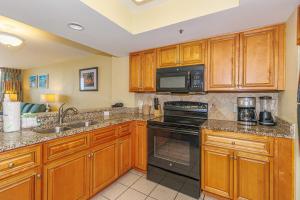 Cuina o zona de cuina de Oversized 6BR Multi-Unit Suite-Oceanfront Compass Cove 1216 and 1217