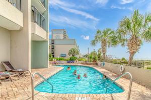 Piscina a Oversized 6BR Multi-Unit Suite-Oceanfront Compass Cove 1216 and 1217 o a prop